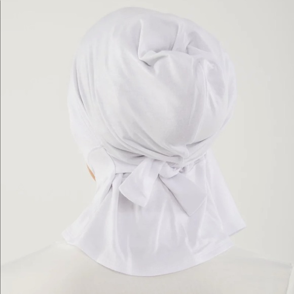 Zahraa The Label Mia Mini Neck Cover in White - Picture 3 of 7